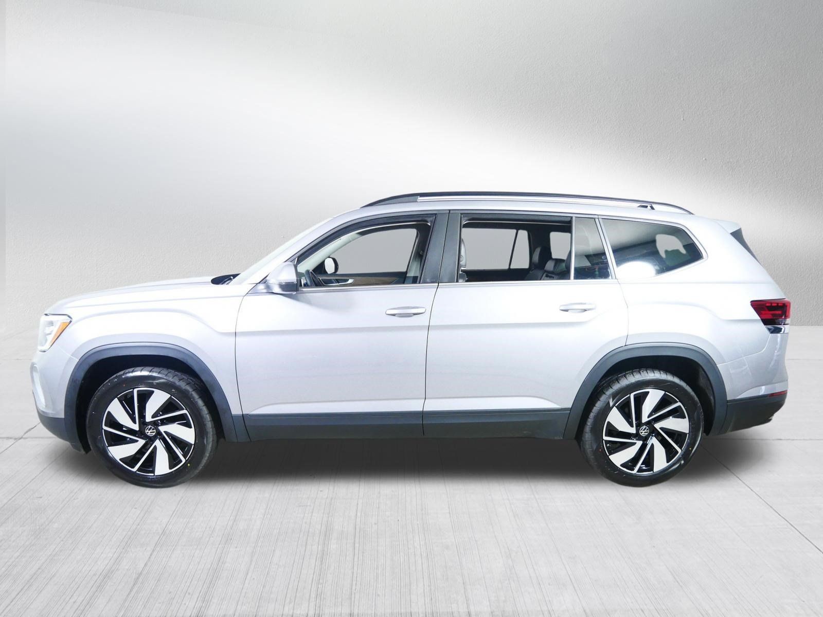 Used 2024 Volkswagen Atlas SE AWD/4WD image 4