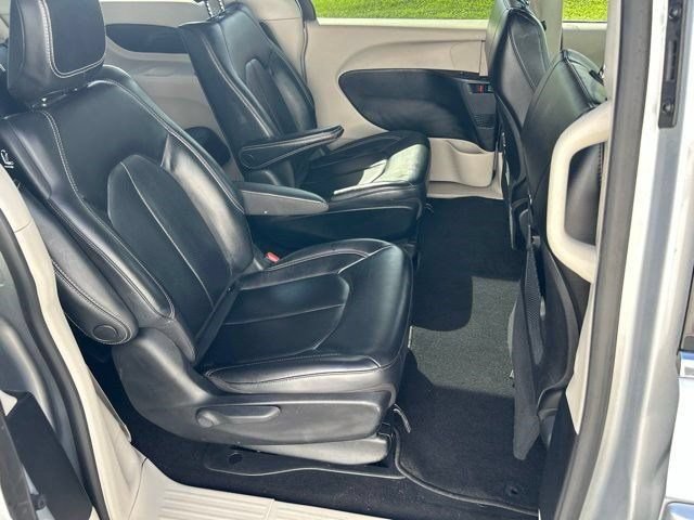 Used 2023 Chrysler Pacifica Touring-L FWD image 52