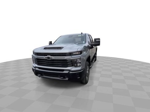Used 2024 Chevrolet Silverado 2500 Custom w/ Custom Convenience Package image 3