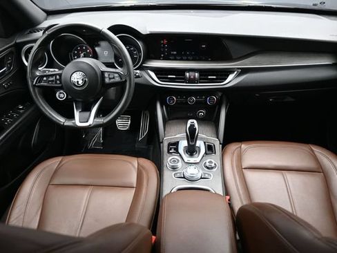 Used 2023 Alfa Romeo Stelvio Ti AWD/4WD image 17