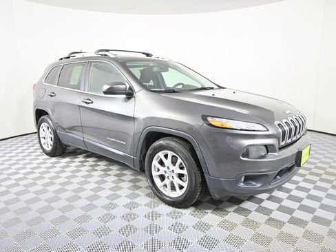 Used 2017 Jeep Cherokee Latitude image 9