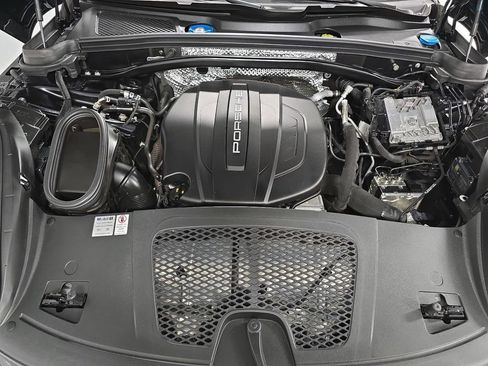 Used 2019 Porsche Macan AWD/4WD image 33