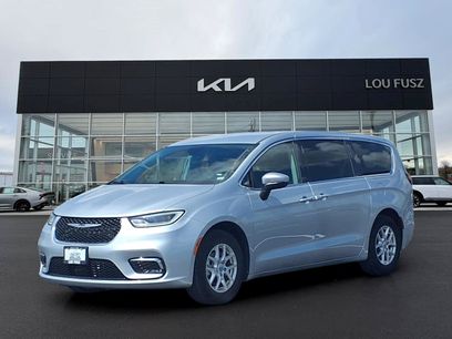 Used 2023 Chrysler Pacifica Touring-L