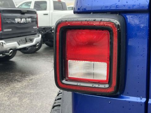 Used 2018 Jeep Wrangler Unlimited Sport S image 10