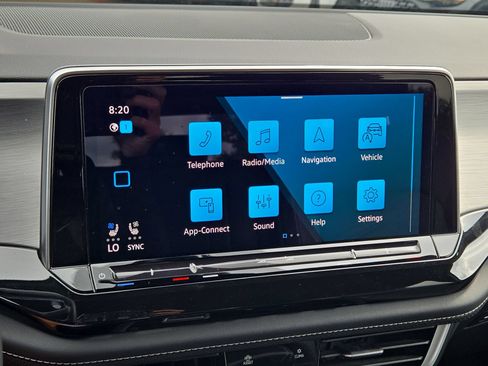 Used 2025 Volkswagen Atlas Cross Sport SE FWD image 19
