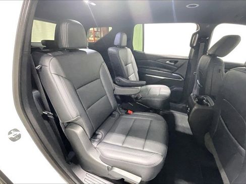 Used 2025 Chevrolet Traverse LT image 27