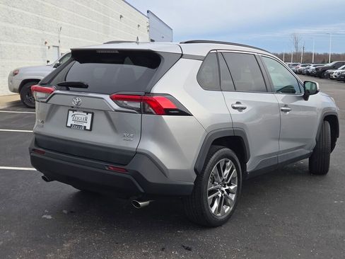 Used 2020 Toyota RAV4 XLE Premium image 9