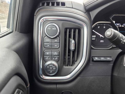 Used 2021 GMC Sierra 1500 AT4 w/ AT4 Premium Package AWD/4WD image 34