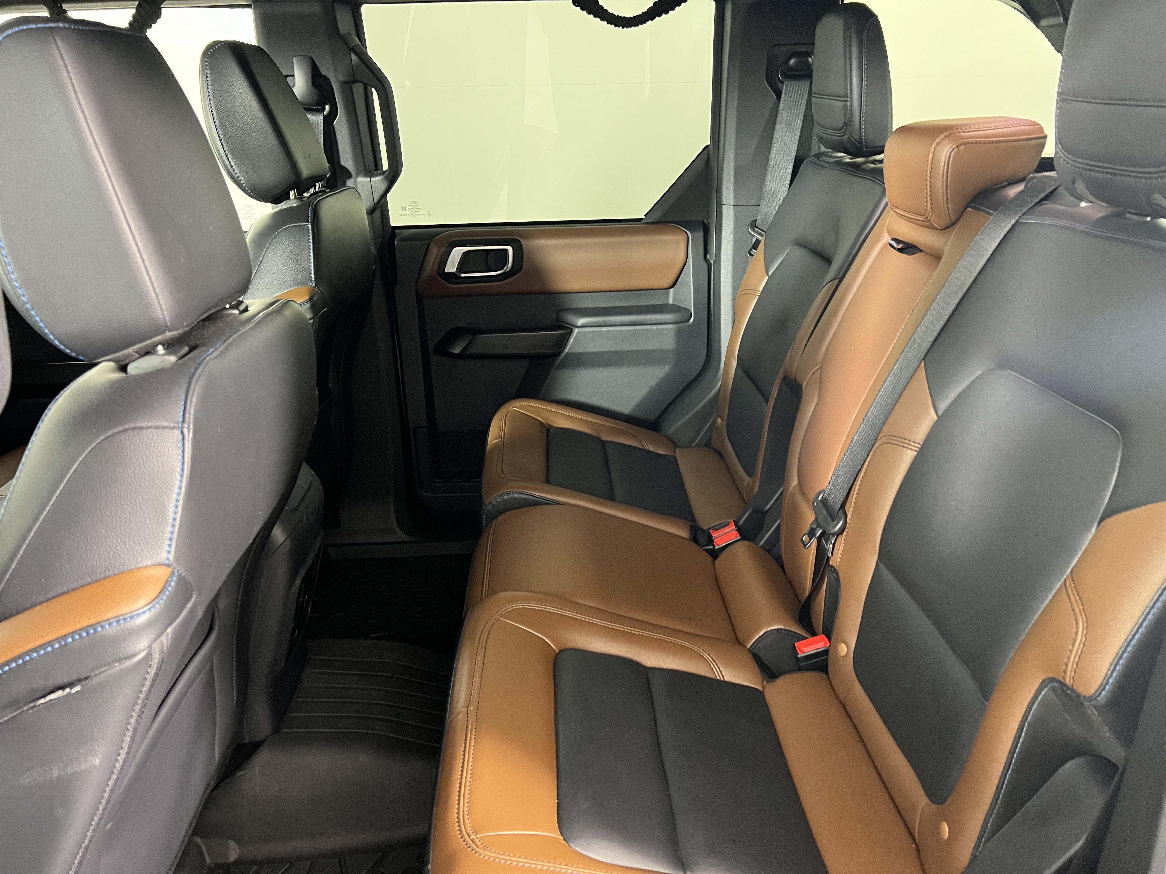 Used 2024 Ford Bronco Outer Banks AWD/4WD image 17