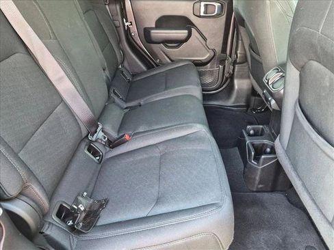 Used 2022 Jeep Gladiator Sport AWD/4WD image 18