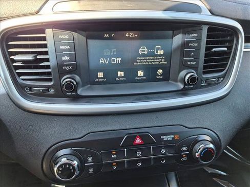 Used 2019 Kia Sorento FWD image 12