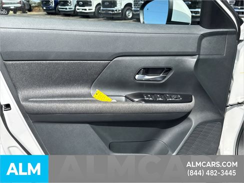 Used 2025 Nissan Kicks SV image 11