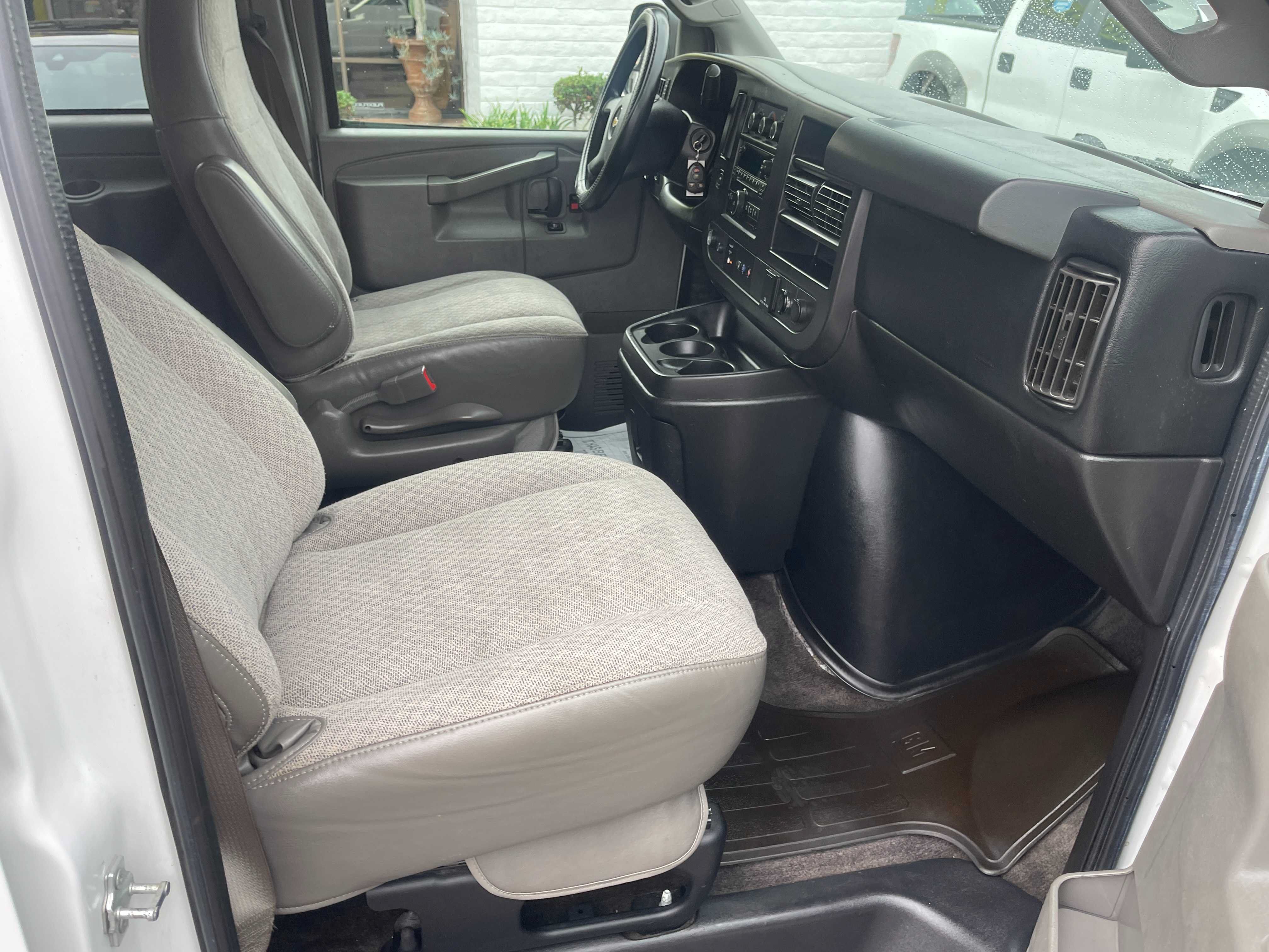 Used 2016 Chevrolet Express 3500 LT w/ LT Preferred Equipment Group RWD image 17