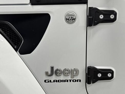 Used 2020 Jeep Gladiator Overland image 38