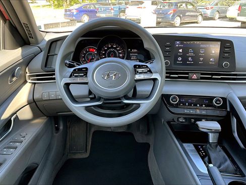 Used 2023 Hyundai Elantra SEL image 8