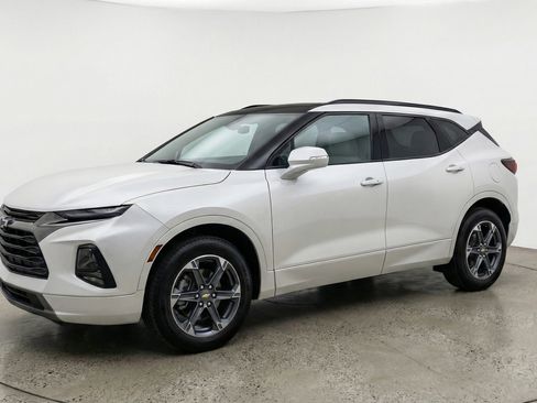 Used 2025 Chevrolet Blazer LT image 3