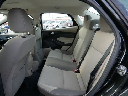 Used 2013 Ford Focus SE w/ SE Winter Pkg image 11