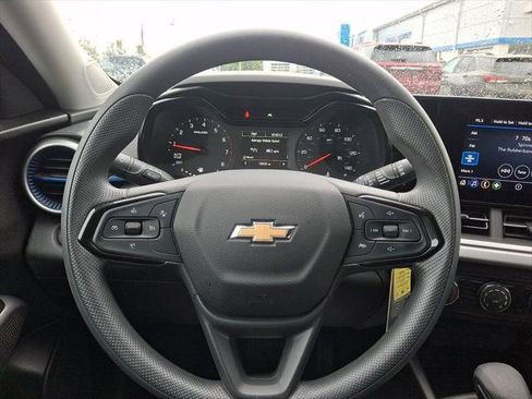 Used 2024 Chevrolet Trax LS FWD image 19