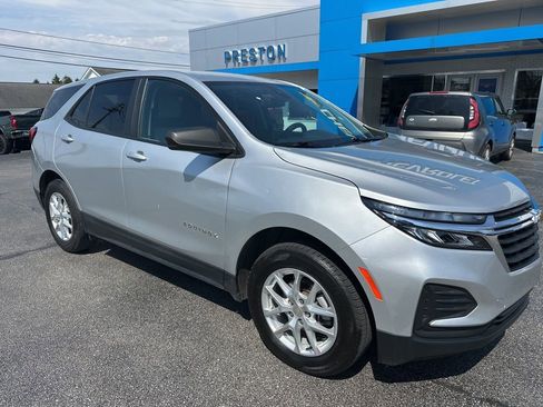 Used 2022 Chevrolet Equinox LS w/ LS Convenience Package image 2