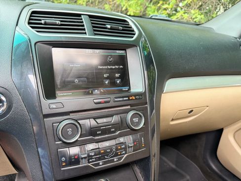 Used 2016 Ford Explorer XLT w/ Equipment Group 202A FWD image 35