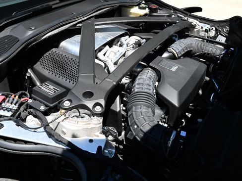 Used 2021 Aston Martin DB11 Coupe RWD image 45