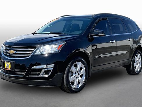 Used 2017 Chevrolet Traverse LT w/ Style and Technology Package FWD image 1