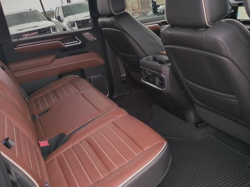 Used 2025 GMC Sierra 2500 Denali Ultimate AWD/4WD image 17