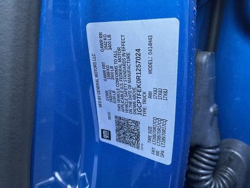 Used 2024 Chevrolet Colorado ZR2 w/ Technology Package image 34