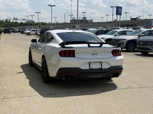 Used 2025 Ford Mustang GT RWD image 6