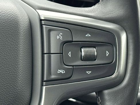 Used 2022 Chevrolet Silverado 1500 LT AWD/4WD image 9