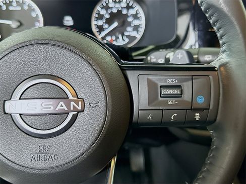 Used 2023 Nissan Pathfinder SV image 24