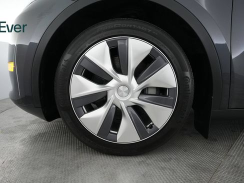 Used 2024 Tesla Model Y Long Range AWD/4WD image 19