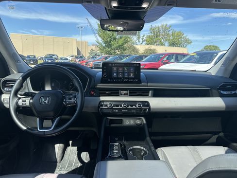 Used 2024 Honda Pilot Touring image 18