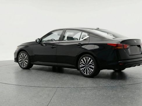 Used 2025 Nissan Altima 2.5 SV FWD image 6