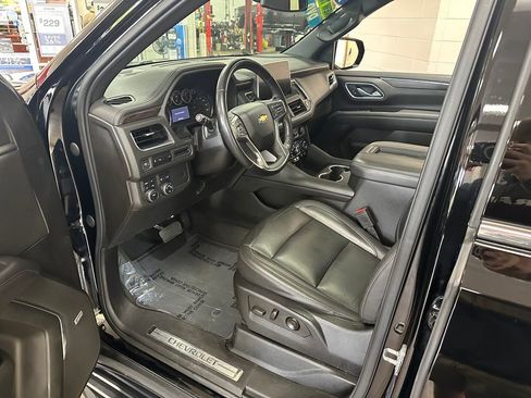 Used 2021 Chevrolet Suburban LT w/ Rear Media and Nav Package AWD/4WD image 8
