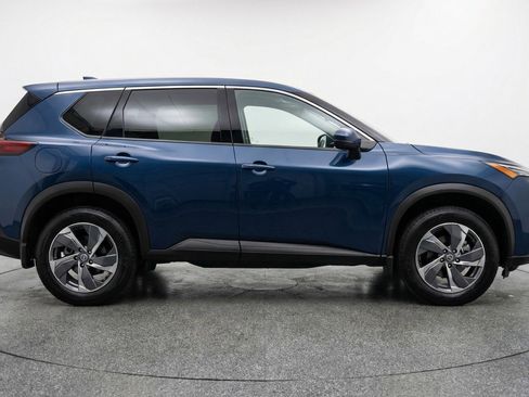 Used 2025 Nissan Rogue SV image 11