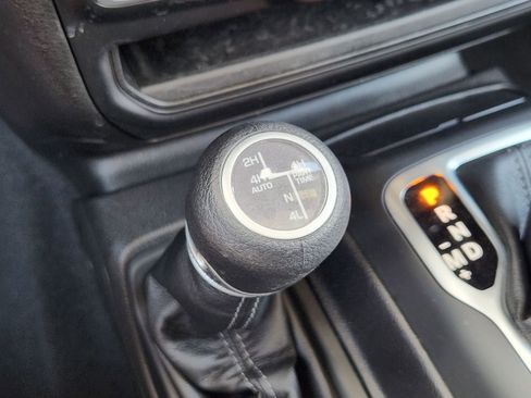 Used 2025 Jeep Wrangler Sahara image 30