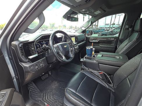 Used 2023 Chevrolet Silverado 1500 LT AWD/4WD image 6