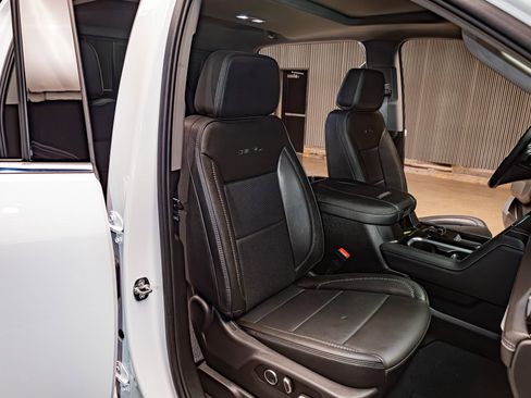 Used 2025 GMC Sierra 3500 Denali w/ Denali Reserve Package AWD/4WD image 30