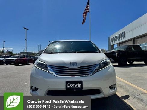 Used 2017 Toyota Sienna Limited Premium AWD/4WD image 2