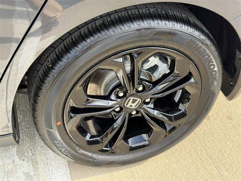 Certified 2025 Honda Accord SE image 7