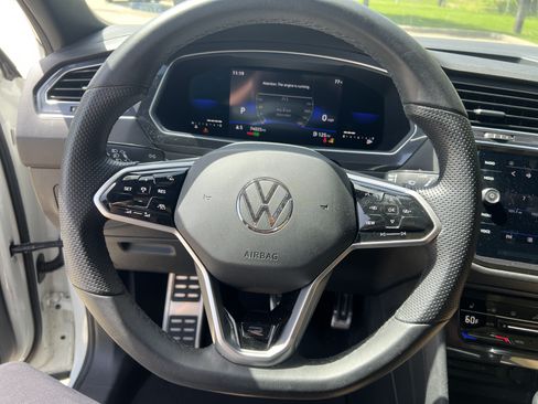 Used 2022 Volkswagen Tiguan SE R-Line FWD image 16