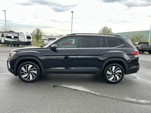 Used 2025 Volkswagen Atlas SE AWD/4WD image 4