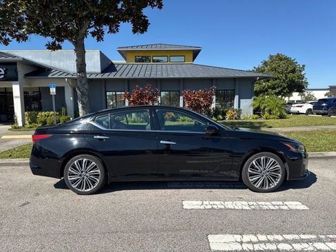 Used 2023 Nissan Altima 2.5 SL FWD image 8