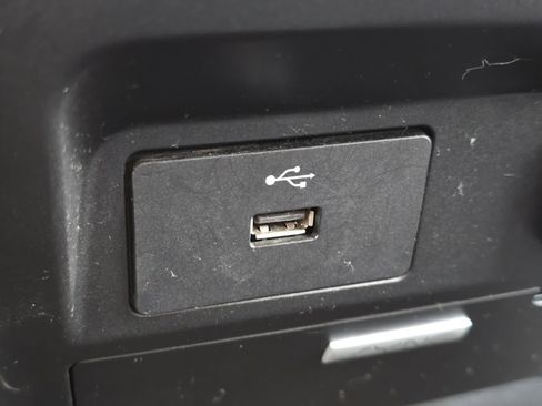 Used 2018 Ford F150 XLT image 4