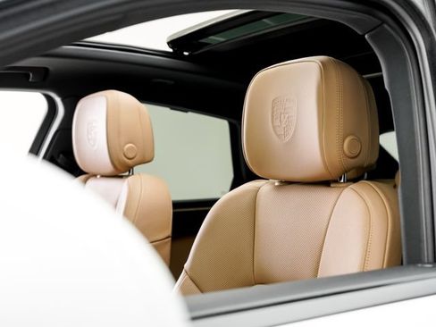 Certified 2026 Porsche Macan AWD/4WD image 10