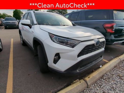 Used 2019 Toyota RAV4 XLE w/ Carpet Mat Package AWD/4WD image 3