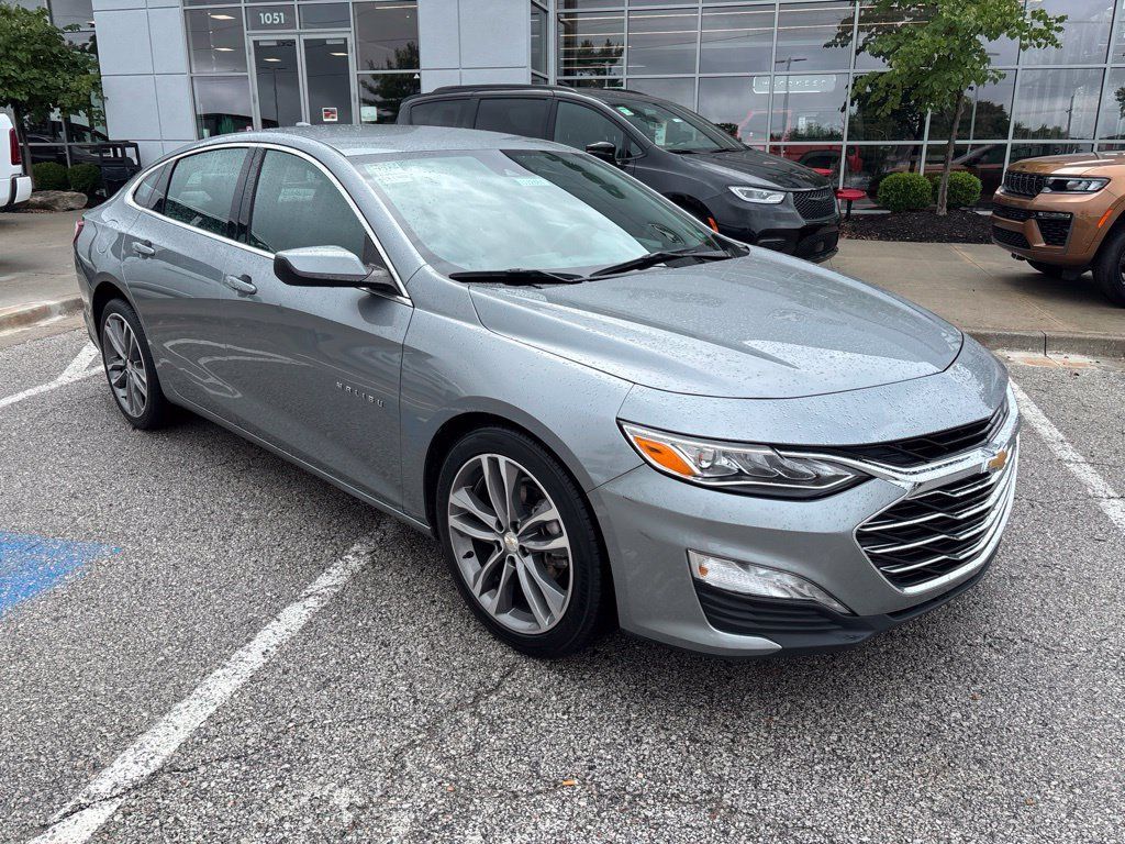 Used 2024 Chevrolet Malibu LT FWD image 2