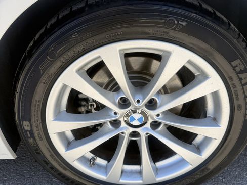 Used 2018 BMW 320i Sedan RWD image 12