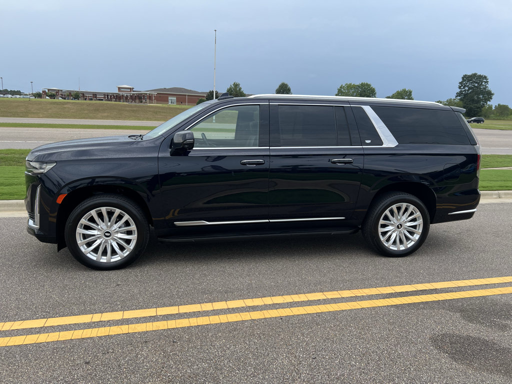 Used 2023 Cadillac Escalade ESV Luxury AWD/4WD image 9